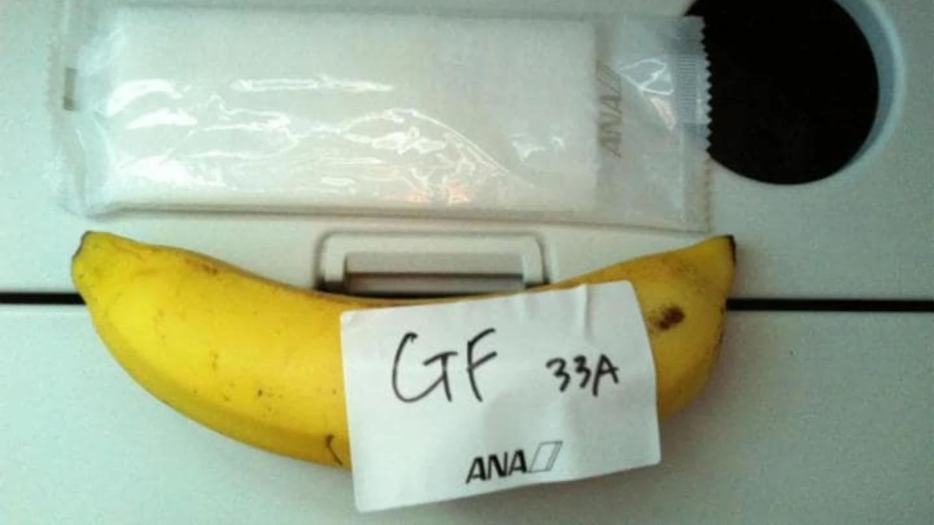 Plátano que dieron a un pasajero que pidió un desayuno sin gluten