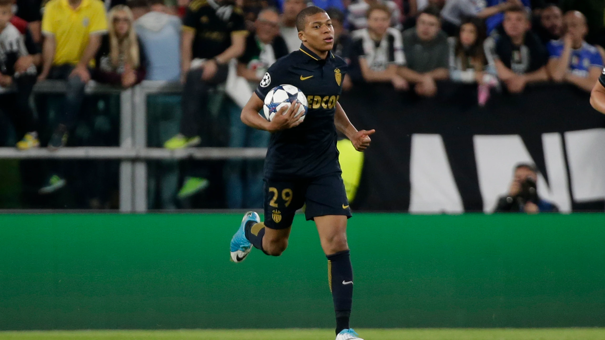 Mbappé tras marcar un gol a la Juventus