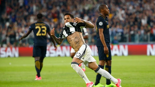 Alves celebra su gol ante el Mónaco Alves celebra su gol ante el Mónaco