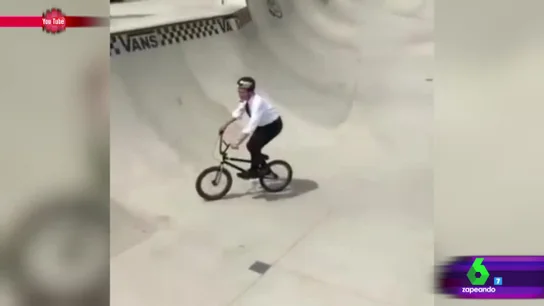 Francisco de la Torre, alcalde de Málaga, haciendo BMX Francisco de la Torre, alcalde de Málaga, haciendo BMX