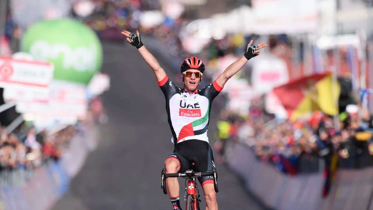 Jan Polanc celebra su triunfo en la cuarta etapa del Giro