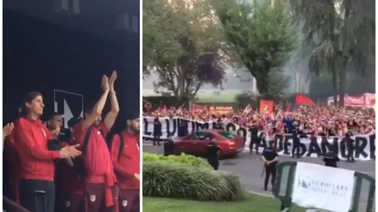 El recibimiento de la afición del Atleti a sus jugadores El recibimiento de la afición del Atleti a sus jugadores