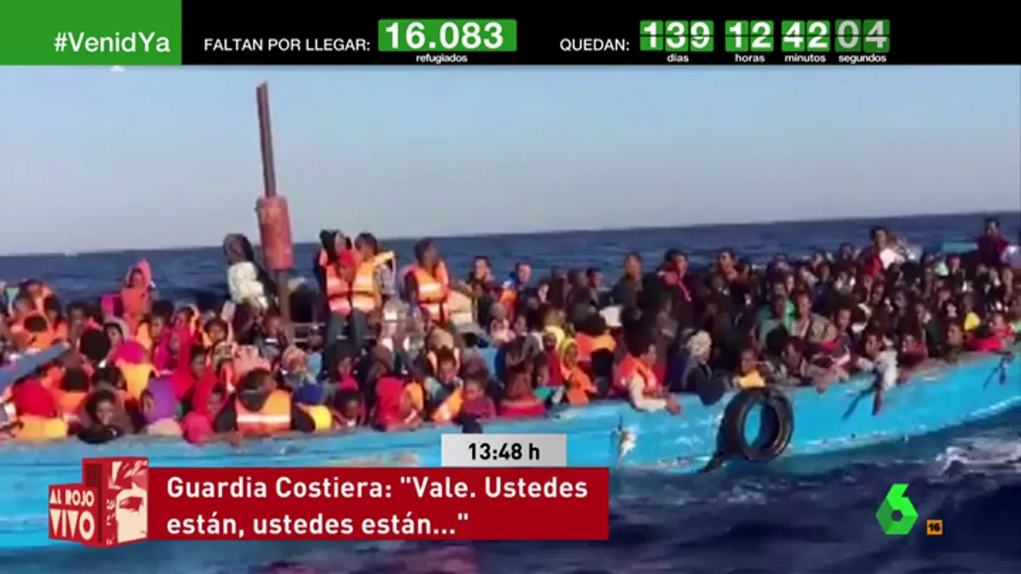 Migrantes en una barcaza Migrantes en una barcaza