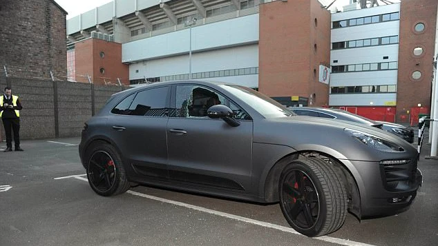 Apedrean el coche de Coutinho en las inmediaciones de Anfield