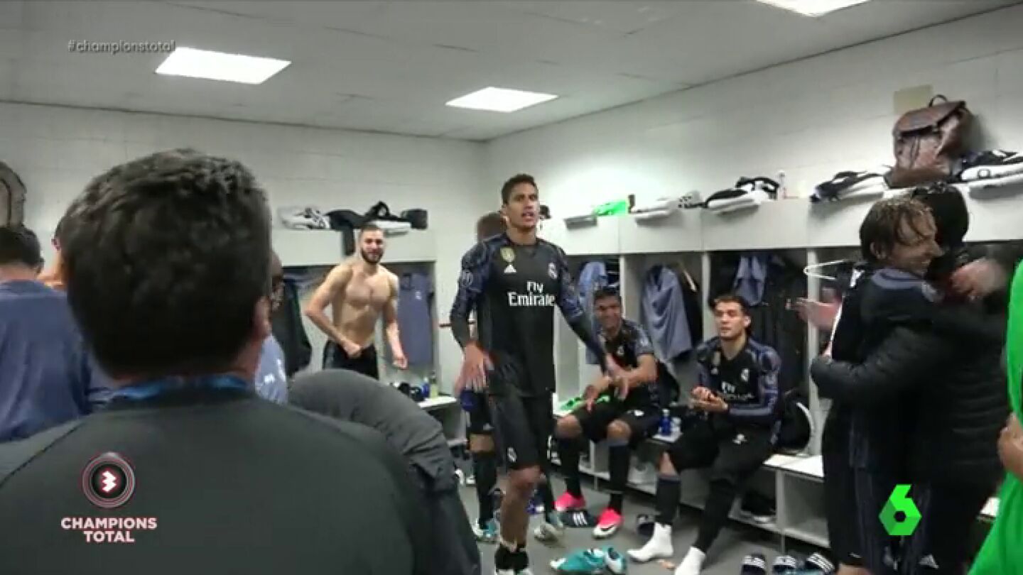Frame 30.908531 de: La fiesta del Real Madrid en el vestuario tras pasar a la final de Cardiff, desde dentro