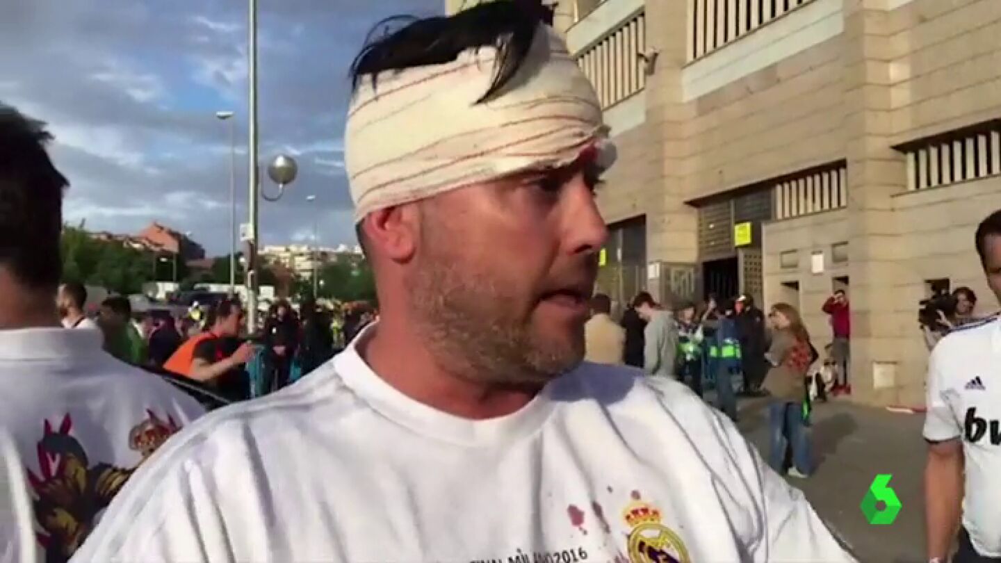 Frame 54.578571 de: Once aficionados resultan heridos tras cargas policiales en el Vicente Calder&oacute;n
