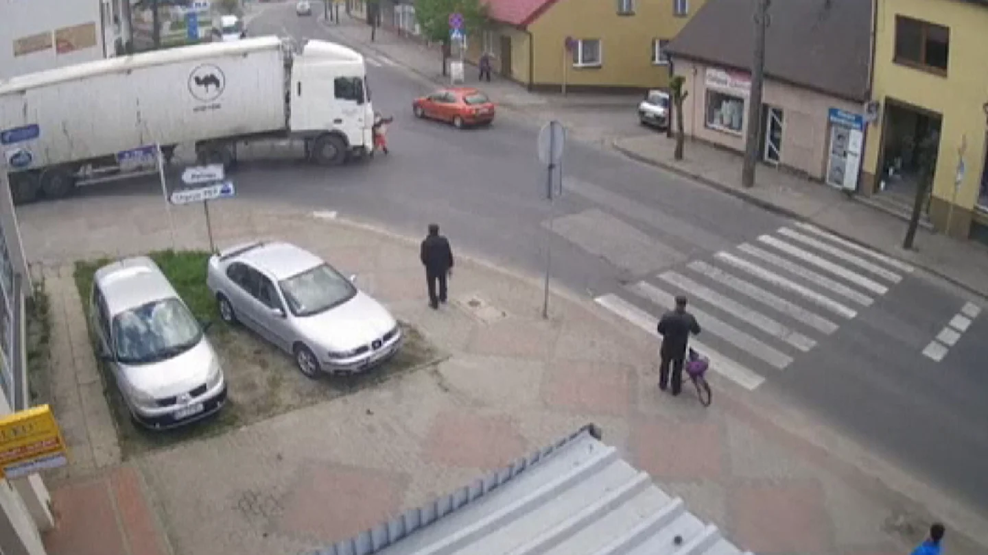 Un camión atropella a una mujer en Polonia Un camión atropella a una mujer en Polonia