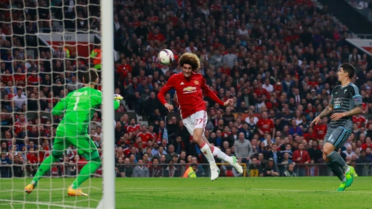 Fellaini cabecea a puerta el que sería el 1-0 contra el Celta Fellaini cabecea a puerta el que sería el 1-0 contra el Celta