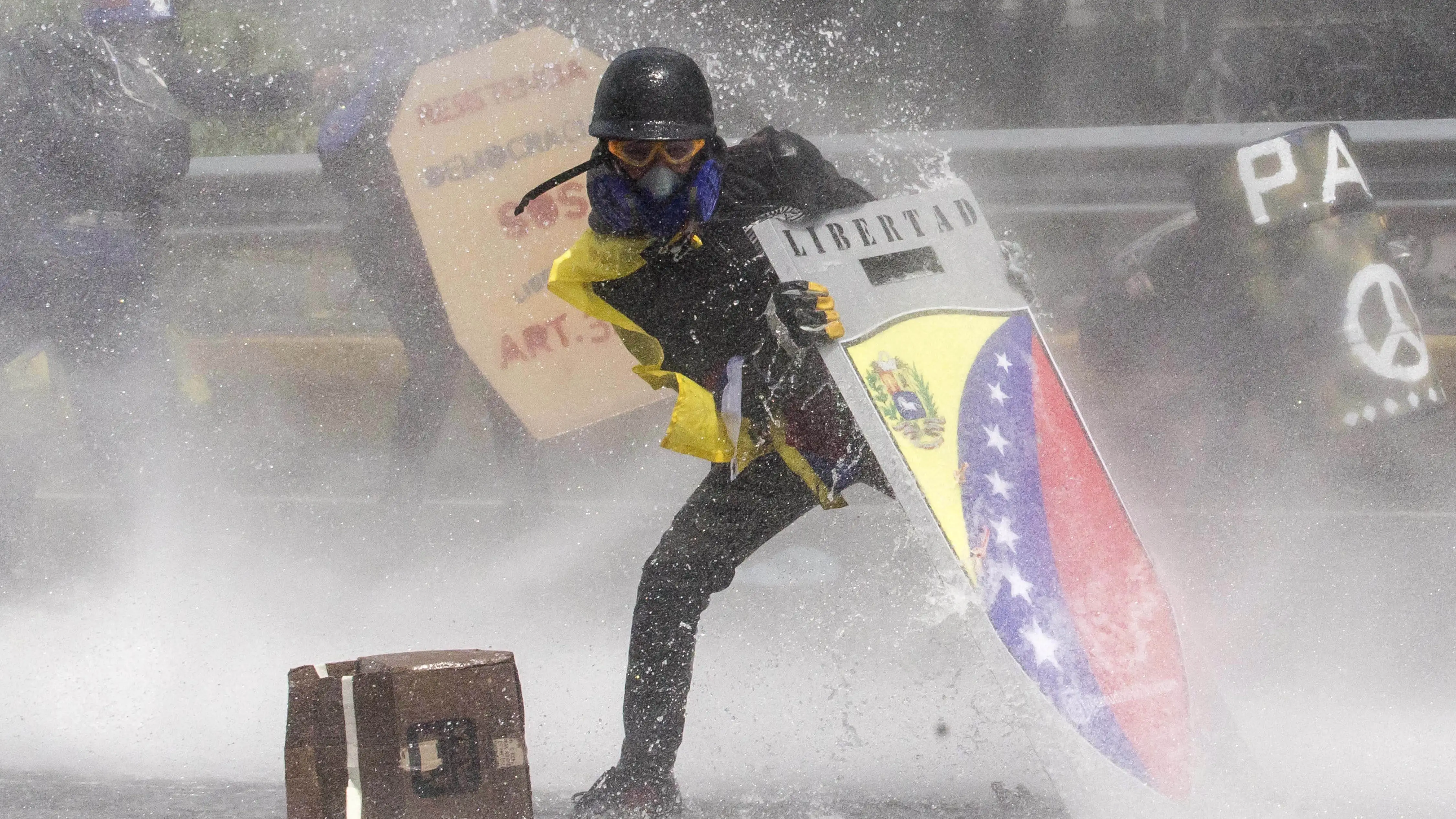 Manifestantes se enfrentan a la Guardia Nacional Bolivariana