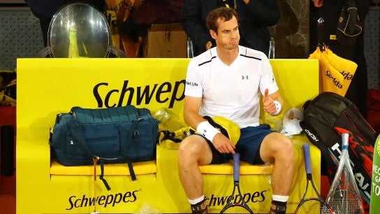 Andy Murray, durante un descanso de su partido contra Coric
