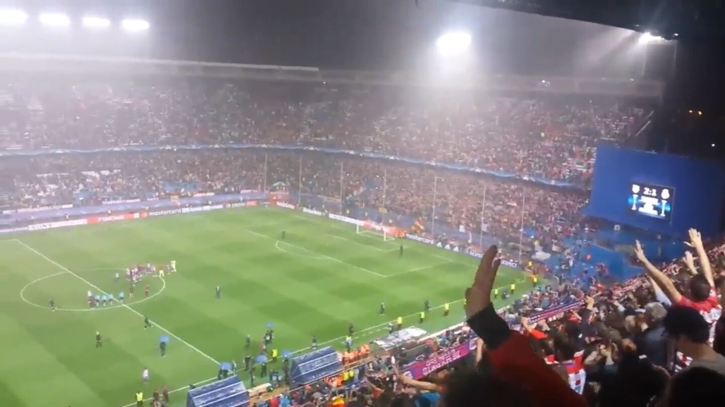 El Calder&oacute;n despide a sus jugadores bajo la lluvia