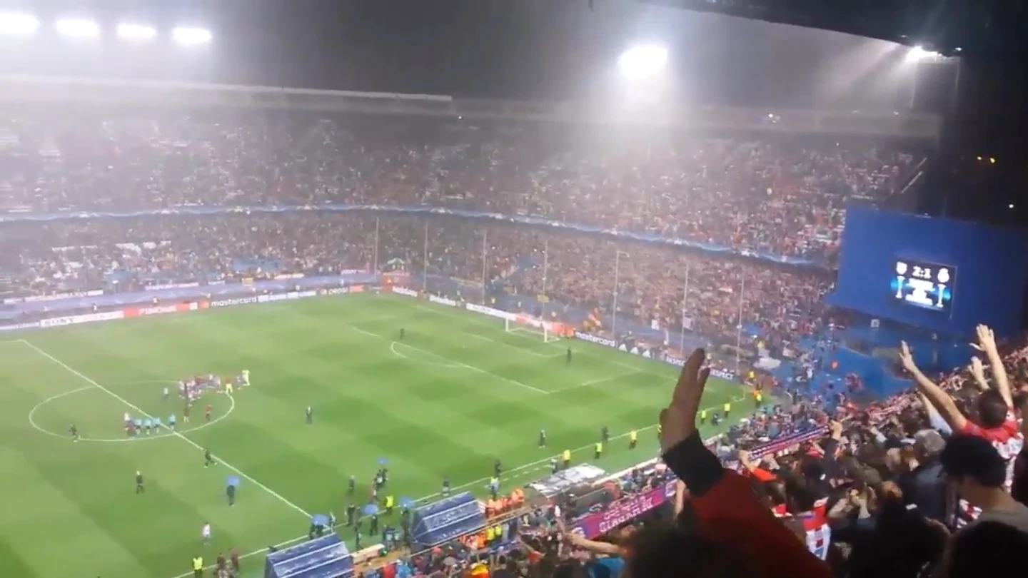 El Calderón despide a sus jugadores bajo la lluvia El Calderón despide a sus jugadores bajo la lluvia
