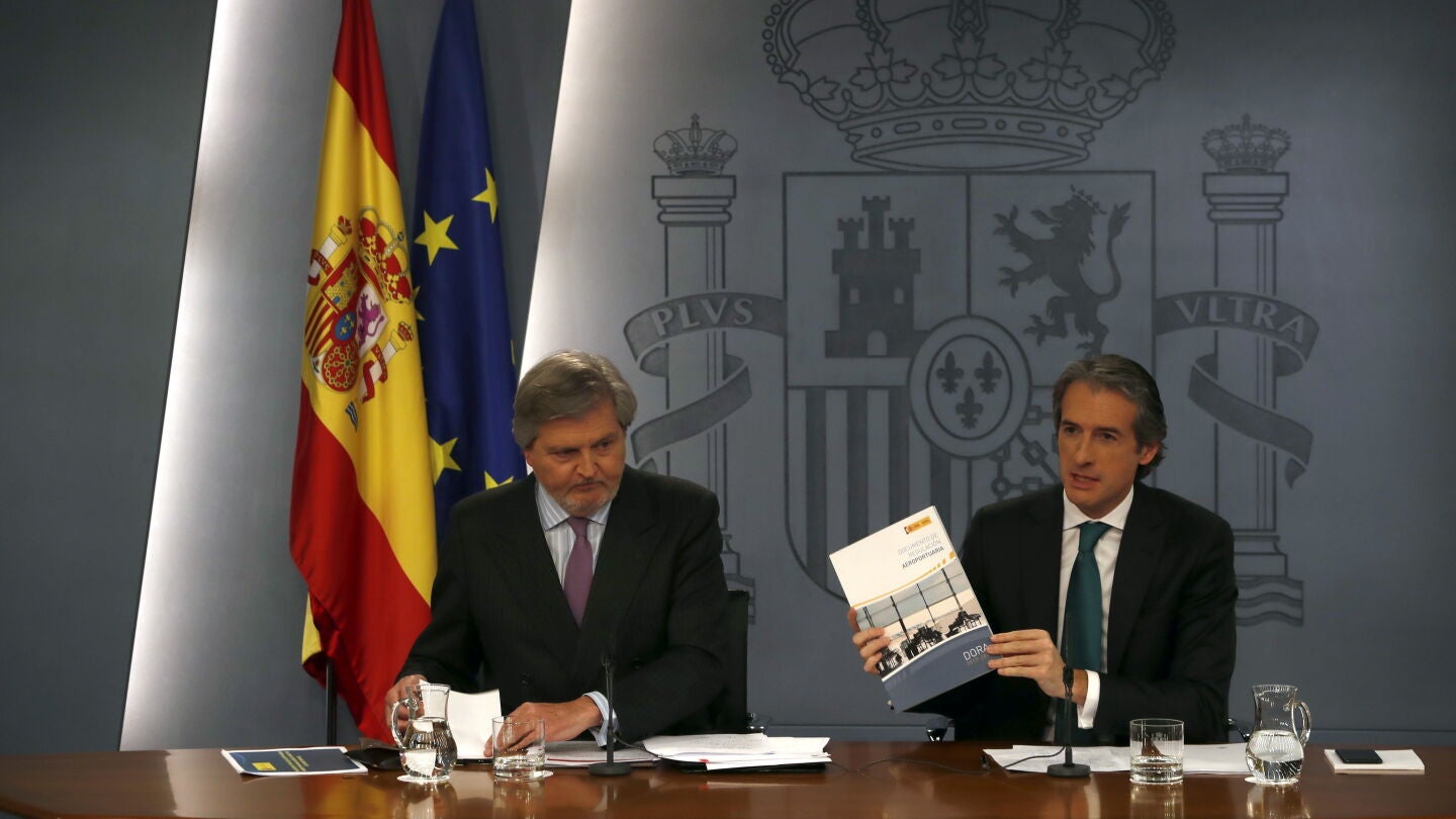 El portavoz del Gobierno, &Iacute;&ntilde;igo M&eacute;ndez de Vigo, y el ministro de Fomento, &Iacute;&ntilde;igo de la Serna