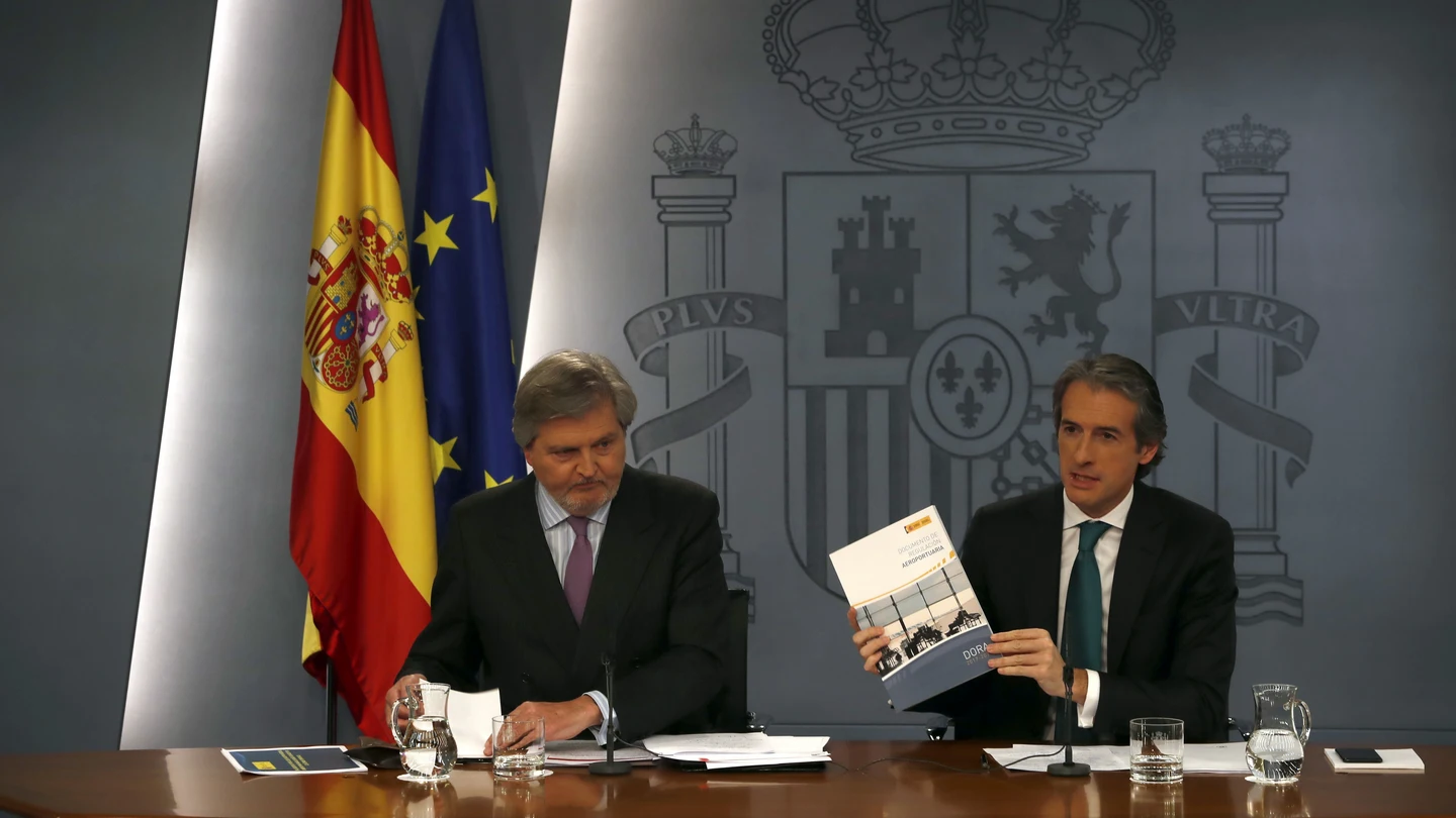 El portavoz del Gobierno, Íñigo Méndez de Vigo, y el ministro de Fomento, Iñigo de la Serna El portavoz del Gobierno, Íñigo Méndez de Vigo, y el ministro de Fomento, Íñigo de la Serna