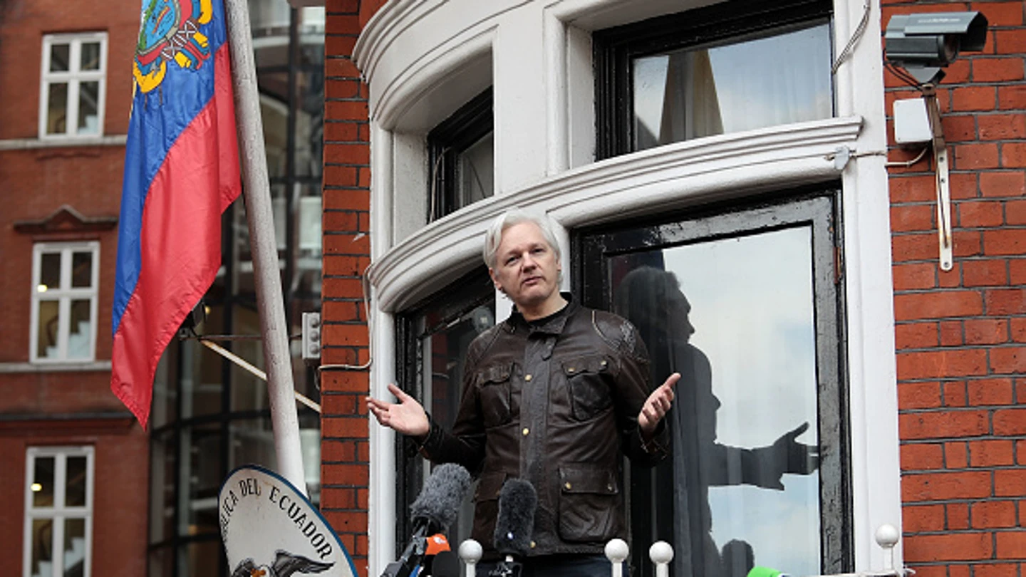 Julian Assange en la Embajada de Ecuador Julian Assange en la Embajada de Ecuador