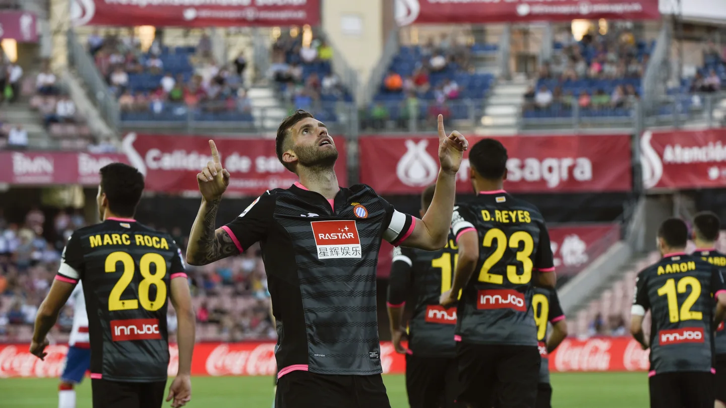 Leo Baptista señala al cielo para celebrar un gol con el Espanyol Leo Baptista señala al cielo para celebrar un gol con el Espanyol