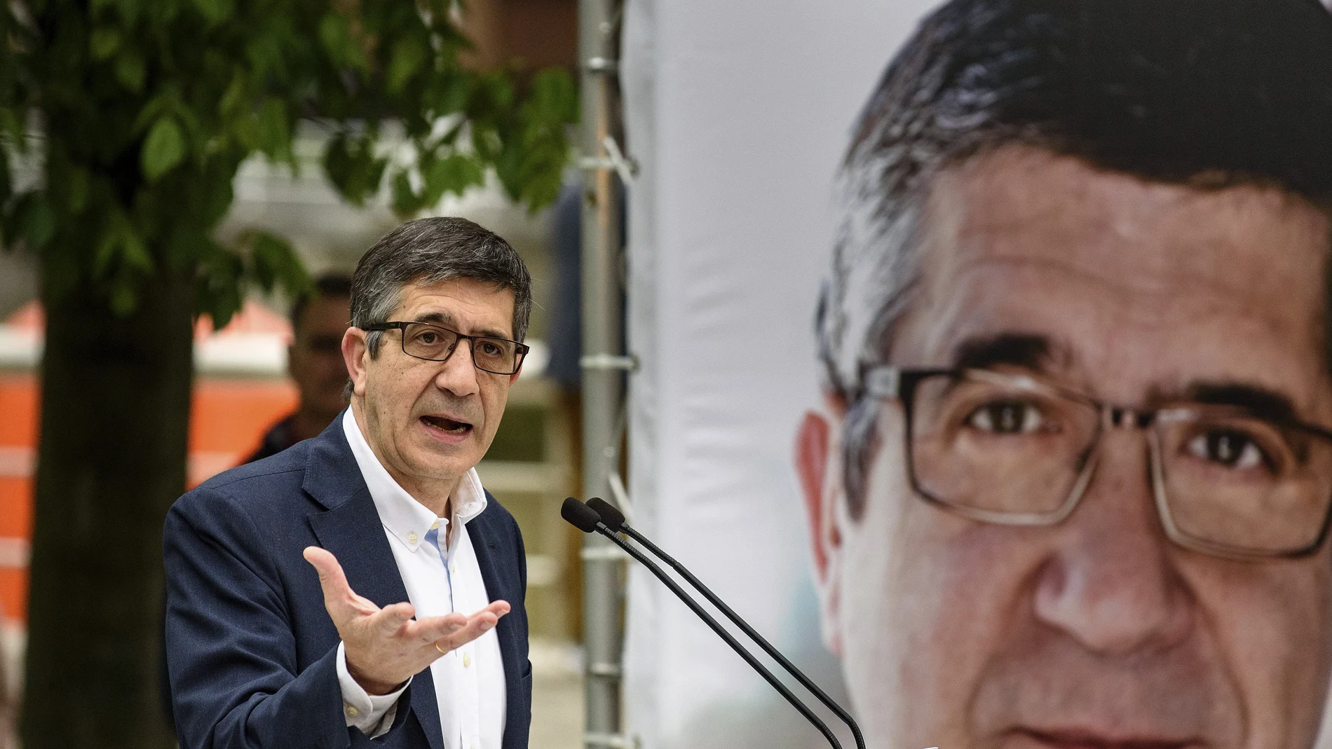 El candidato a secretario general del PSOE Patxi López