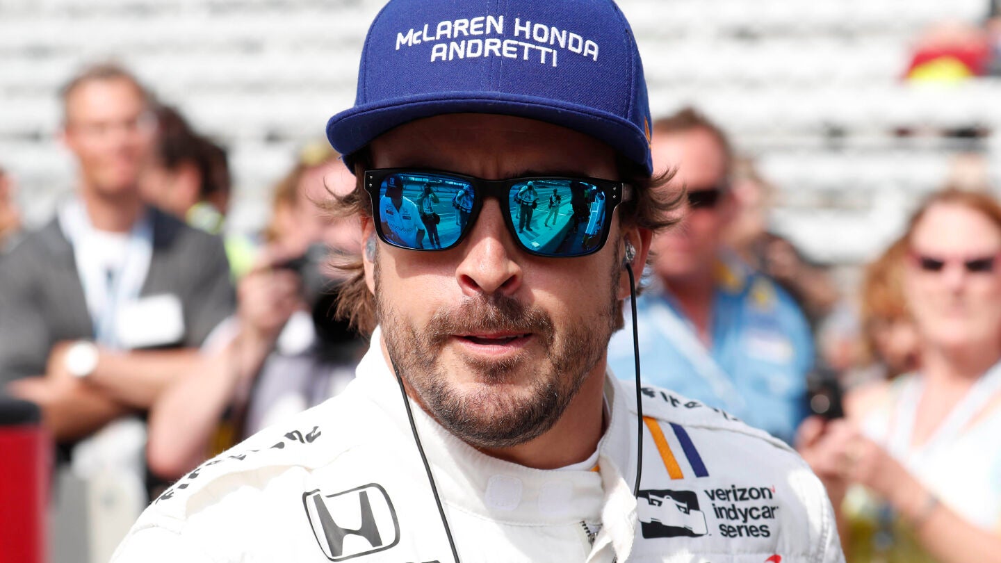 Fernando Alonso, con gesto serio en Indian&aacute;polis