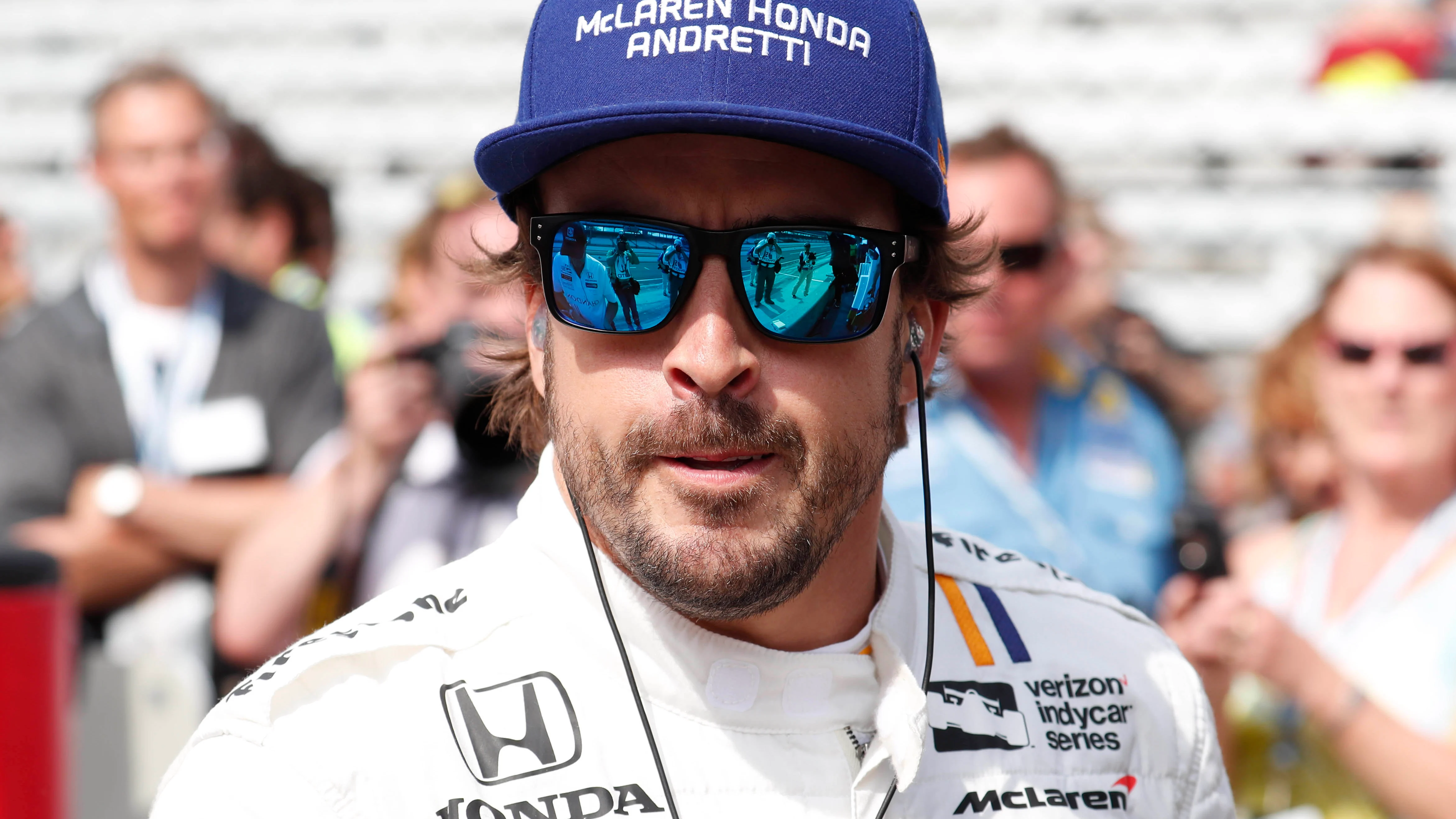 Fernando Alonso, con gesto serio en Indianápolis