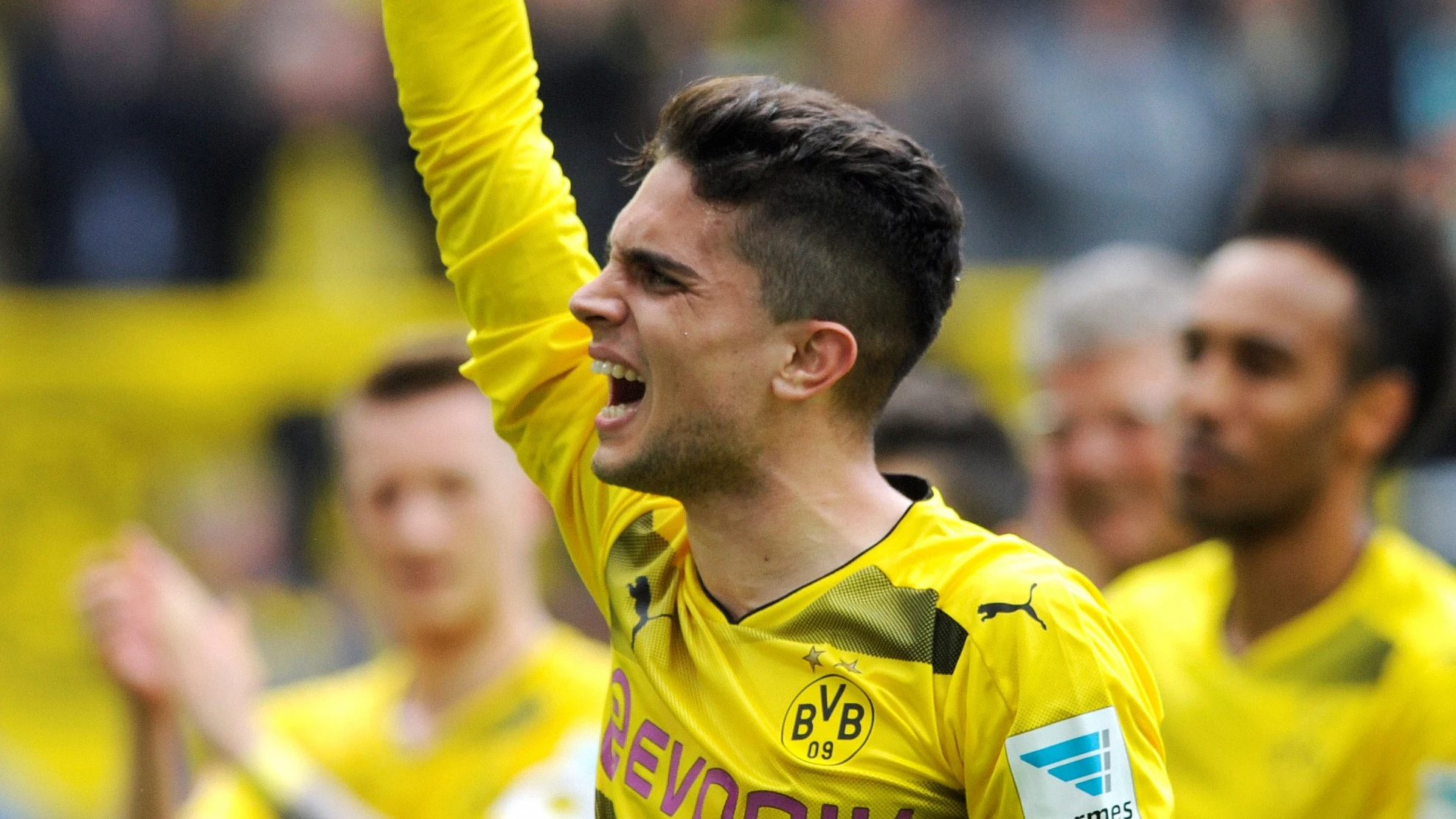 Bartra, emocionado tras el último partido de la Bundesliga