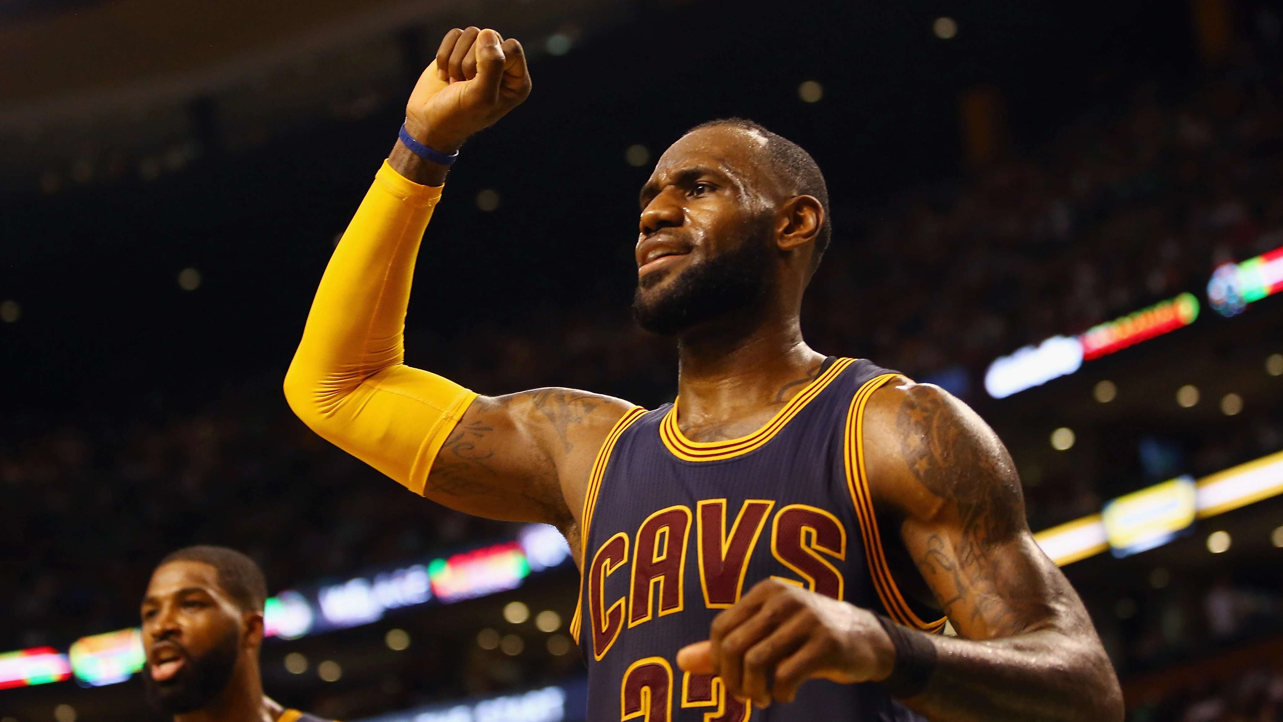 LeBron James celebra la victoria con los Cavaliers