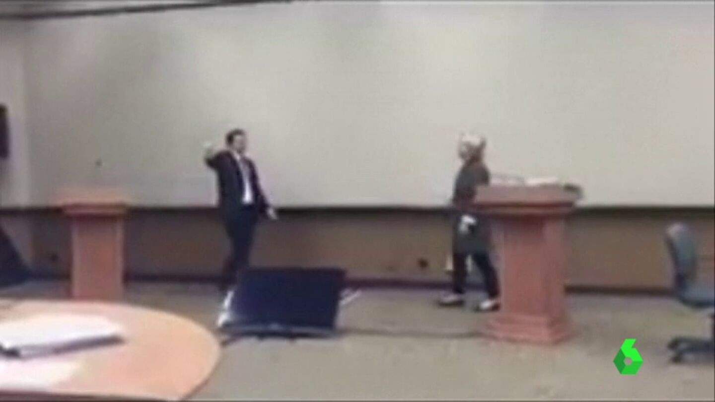 Un v&iacute;deo del ensayo de Clinton del debate frente a Trump en 2016