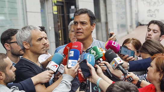 Pedro Sánchez con los medios de comunicación Pedro Sánchez con los medios de comunicación