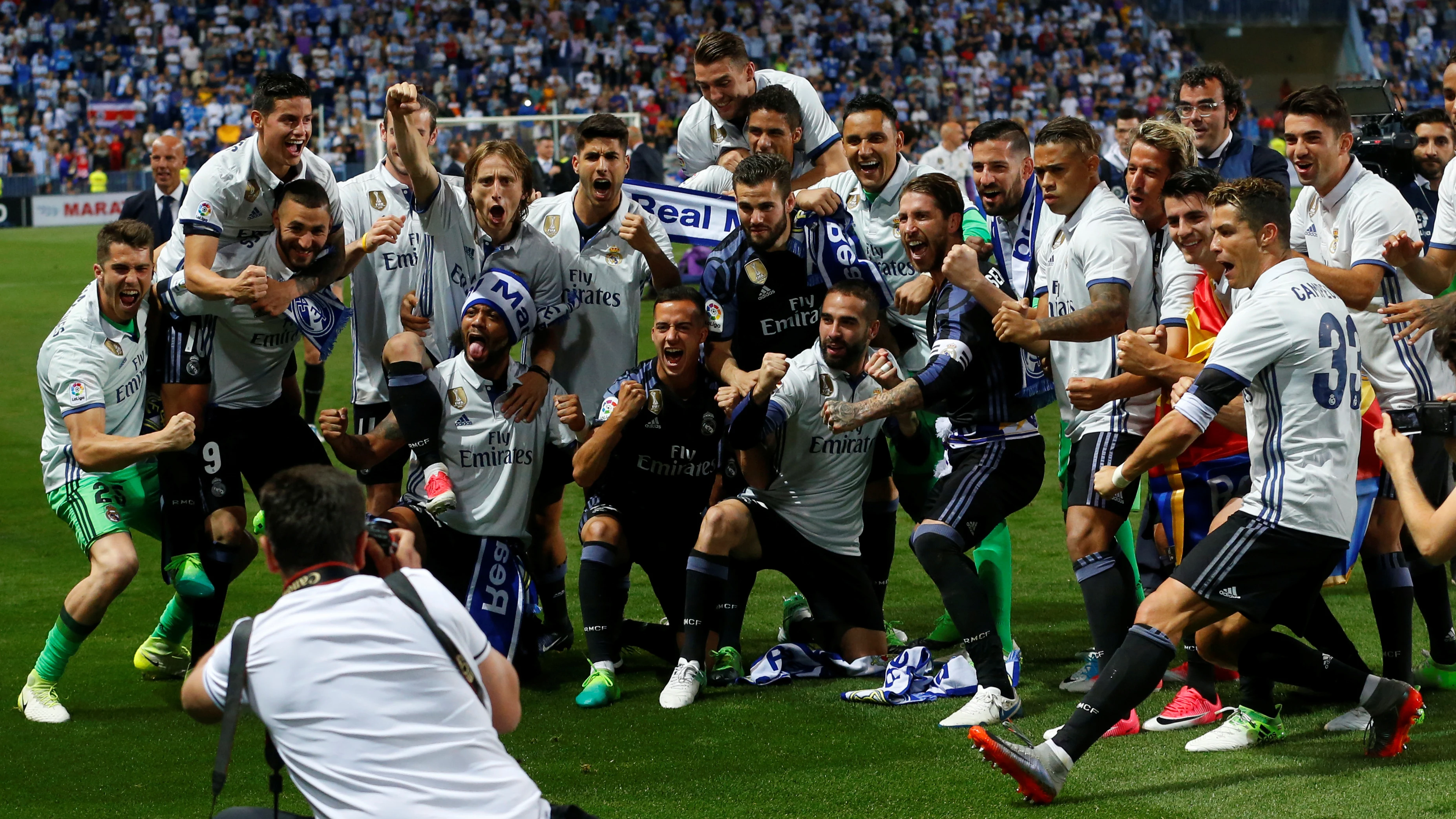 Los jugadores del Real Madrid celebran el título en La Rosaleda Los jugadores del Real Madrid celebran el título en La Rosaleda