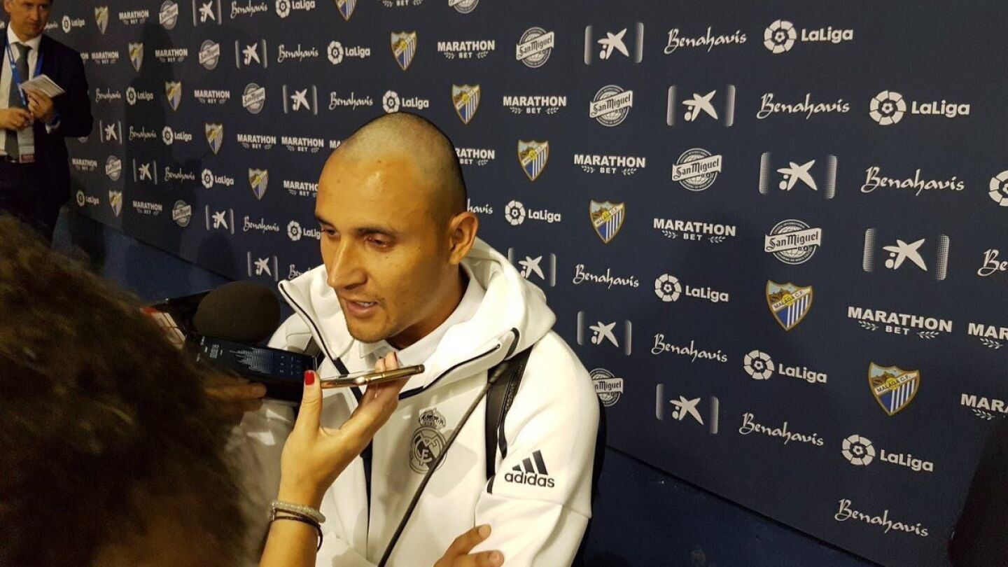 Keylor Navas, ya rapado en rueda de prensa
