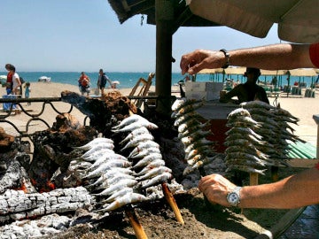 Espeto en un chiringuito de Málaga Espeto en un chiringuito de Málaga