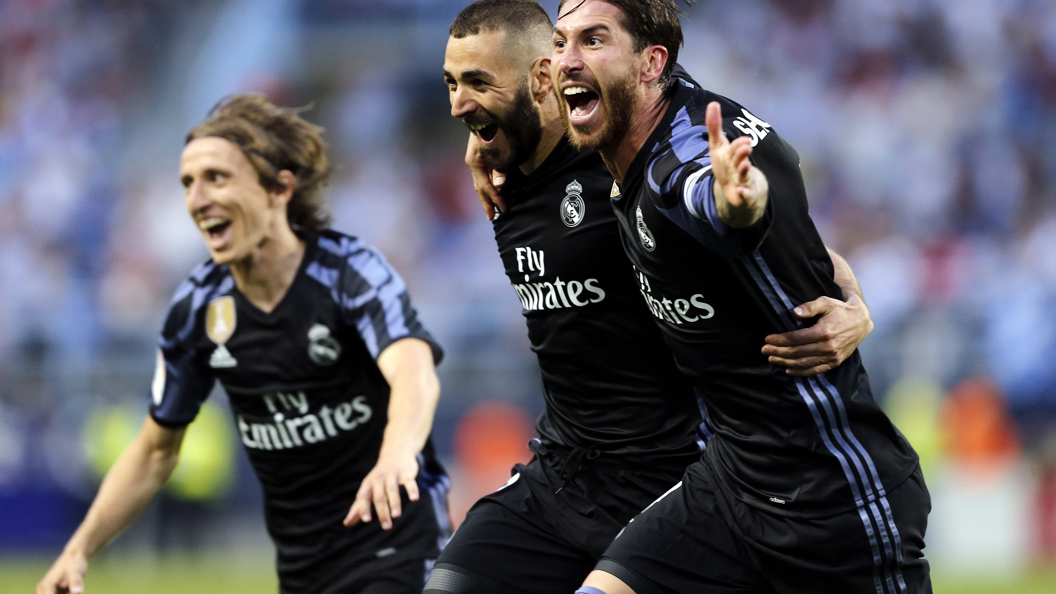 Los jugadores del Real Madrid celebran la victoria