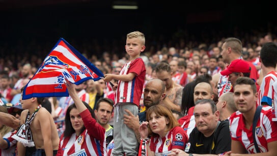La afici&oacute;n del Atl&eacute;tico, disfrutando con su equipo