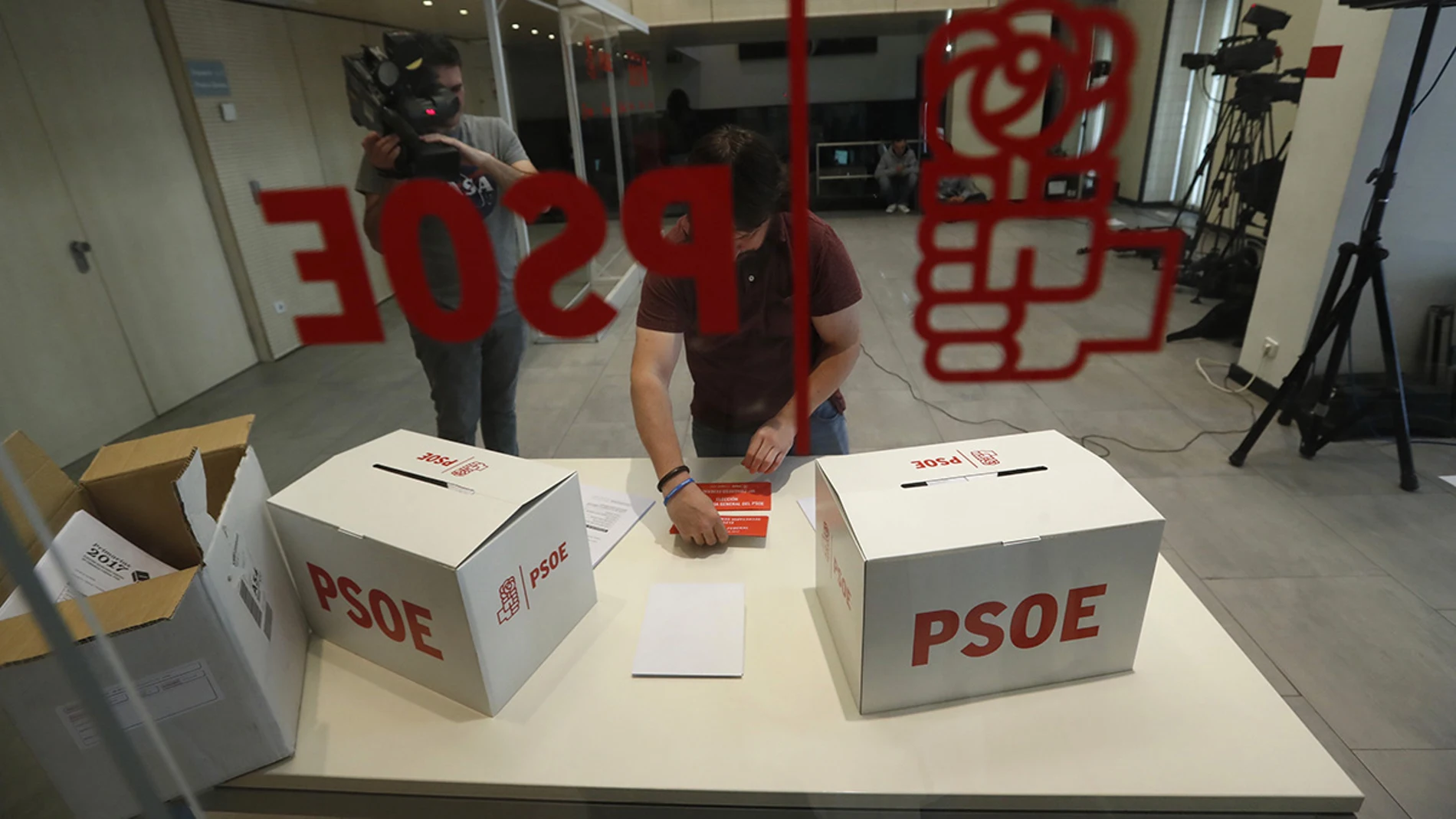 Imagen de las urnas de las primarias del PSOE