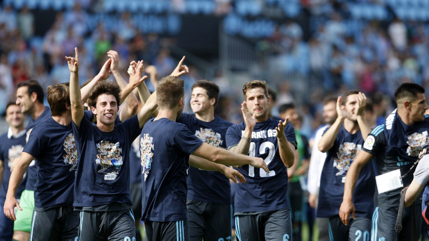 Los jugadores de la Real Sociedad celebran un triunfo