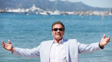 Schwarzenegger posando durante el photocall de 'Wonders of the sea 3D'