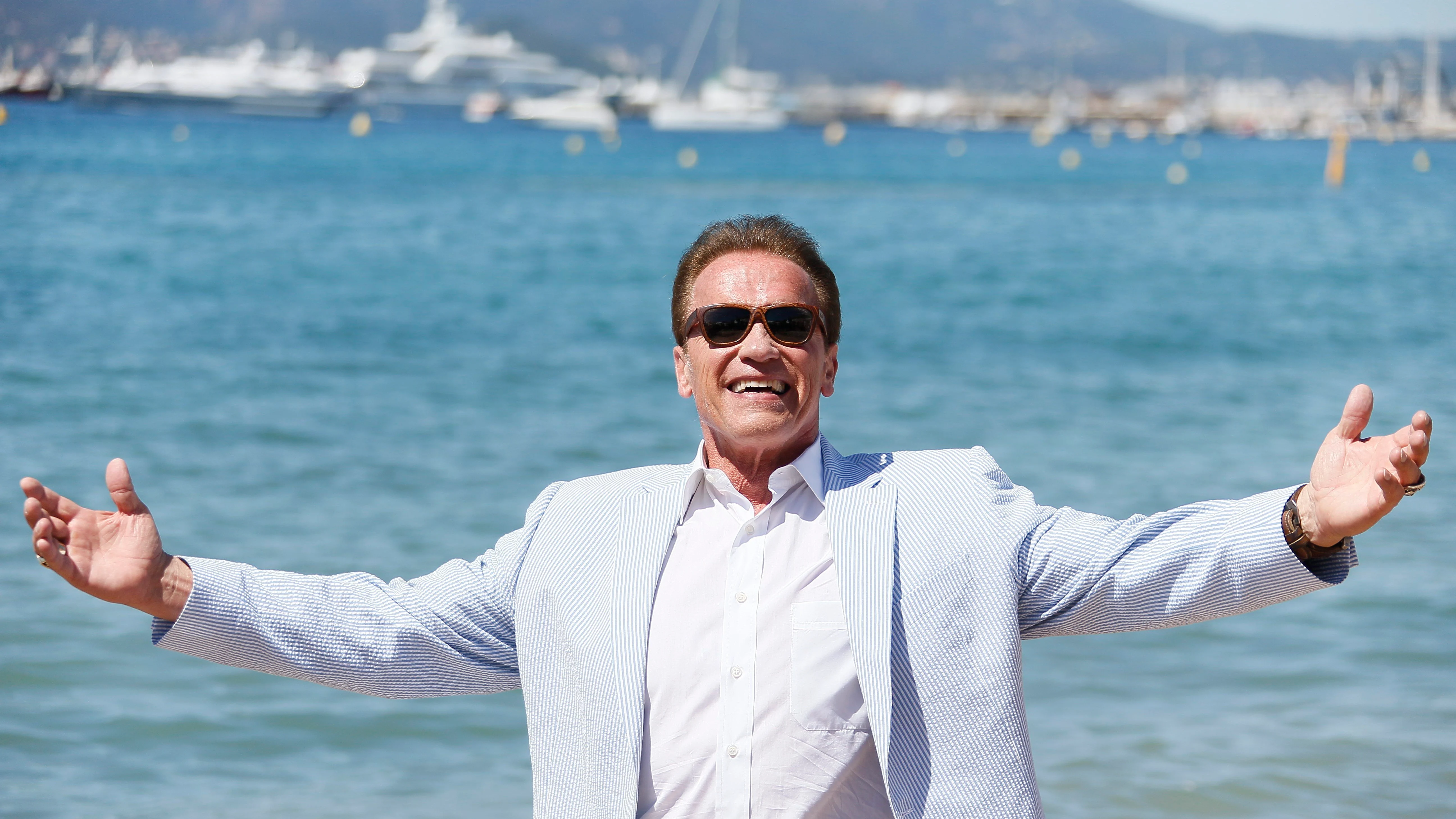 Schwarzenegger posando durante el photocall de 'Wonders of the sea 3D'