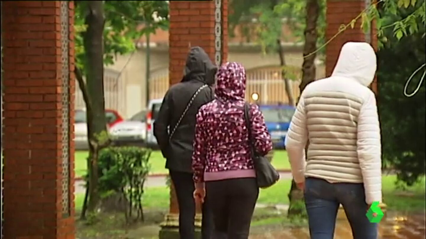 La escolta de Edemm acompa&ntilde;ando a dos v&iacute;ctimas de violencia machista