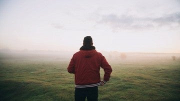 Según el modelo de procesamiento predictivo, tanto el conocimiento como el comportamiento influyen en la percepción