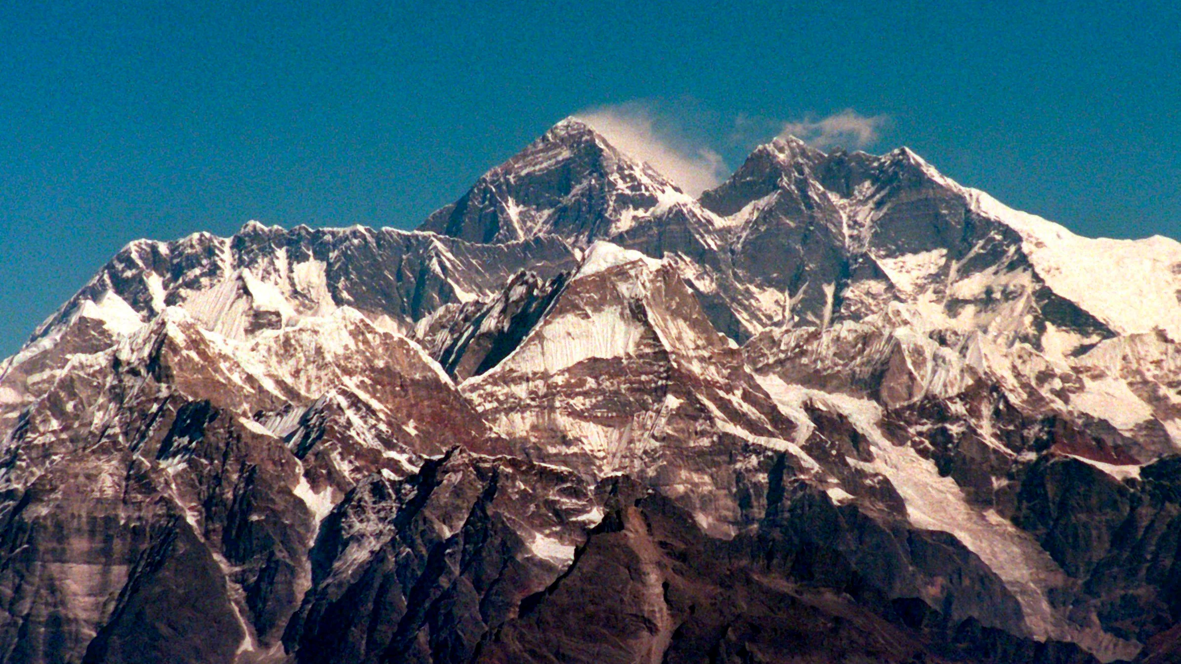 Fotografía de la cordillera himalaya y el Monte Everest, la montaña más alta de la Tierra