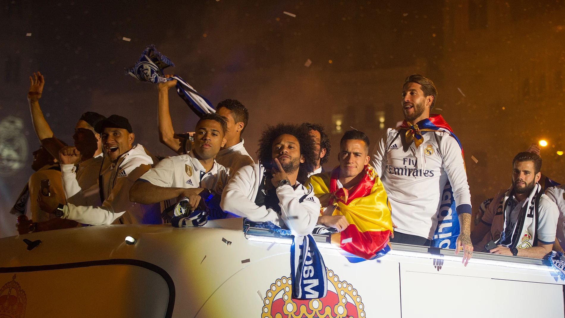 Los jugadores del Real Madrid celebran la Liga en la Cibeles