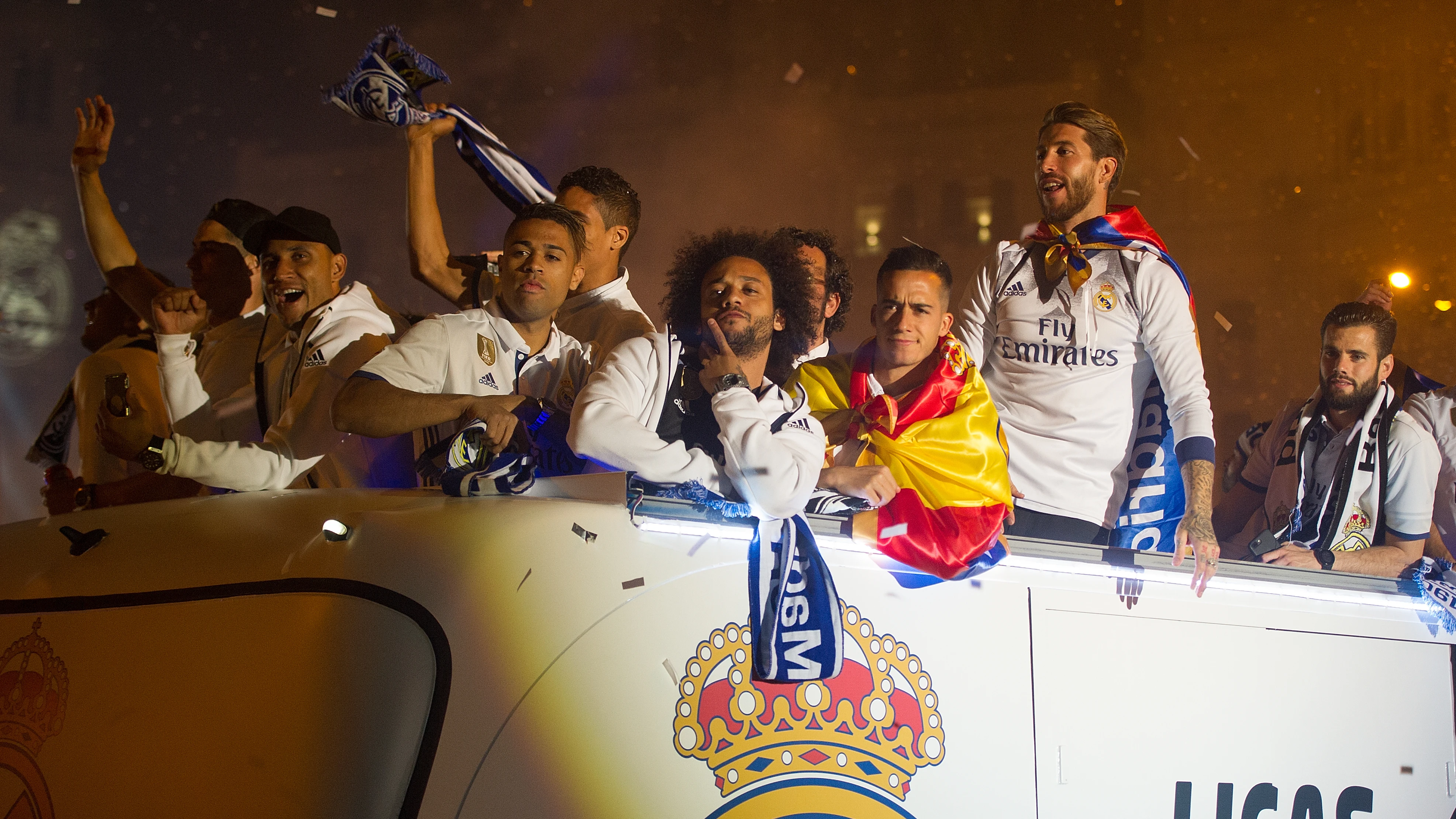 Los jugadores del Real Madrid celebran la Liga en la Cibeles