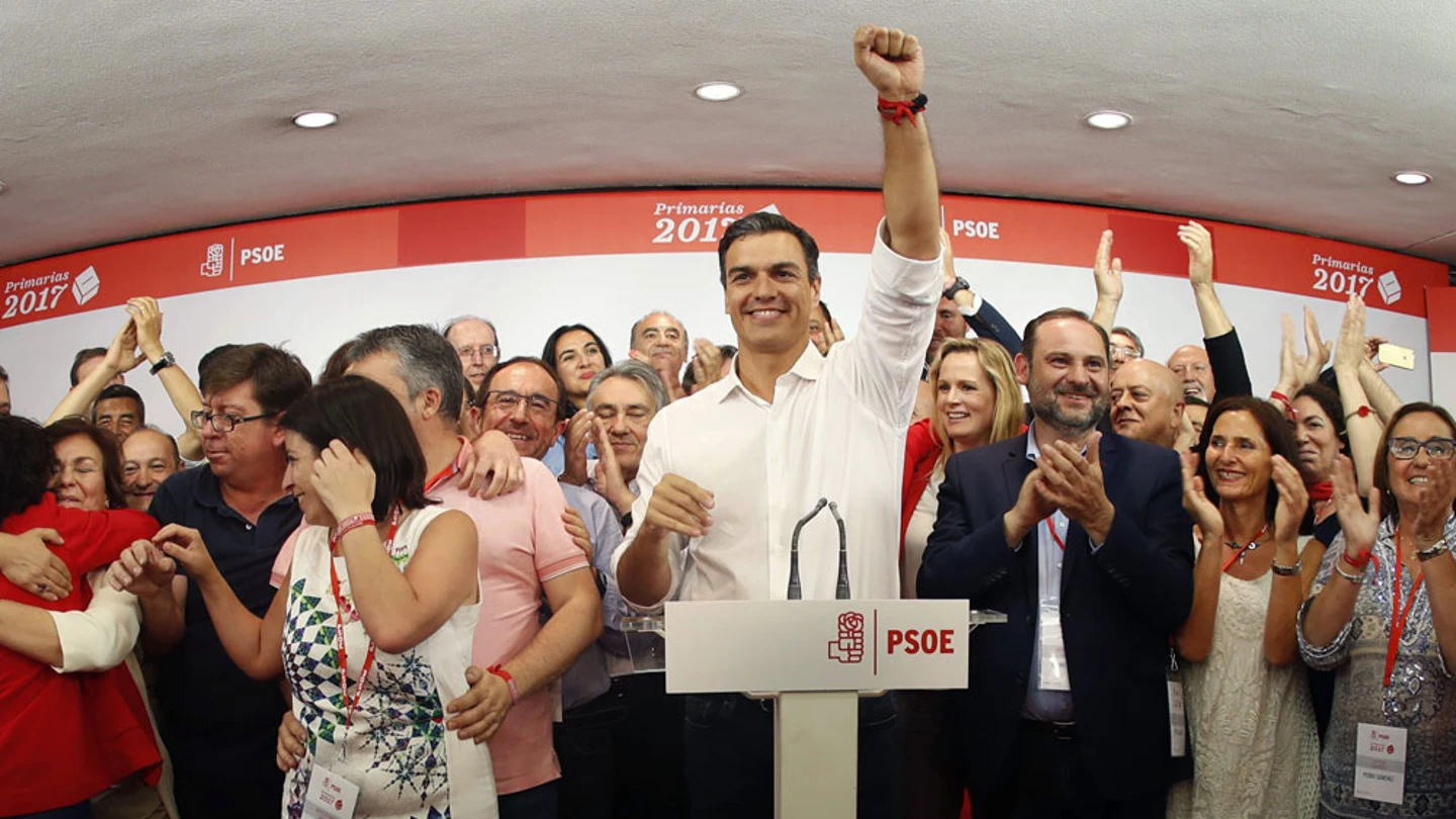 Sánchez celebrando su victoria en las primarias del PSOE Sánchez celebrando su victoria en las primarias del PSOE