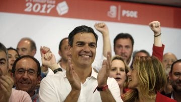 Pedro Sánchez celebrando su victoria en las primarias del PSOE