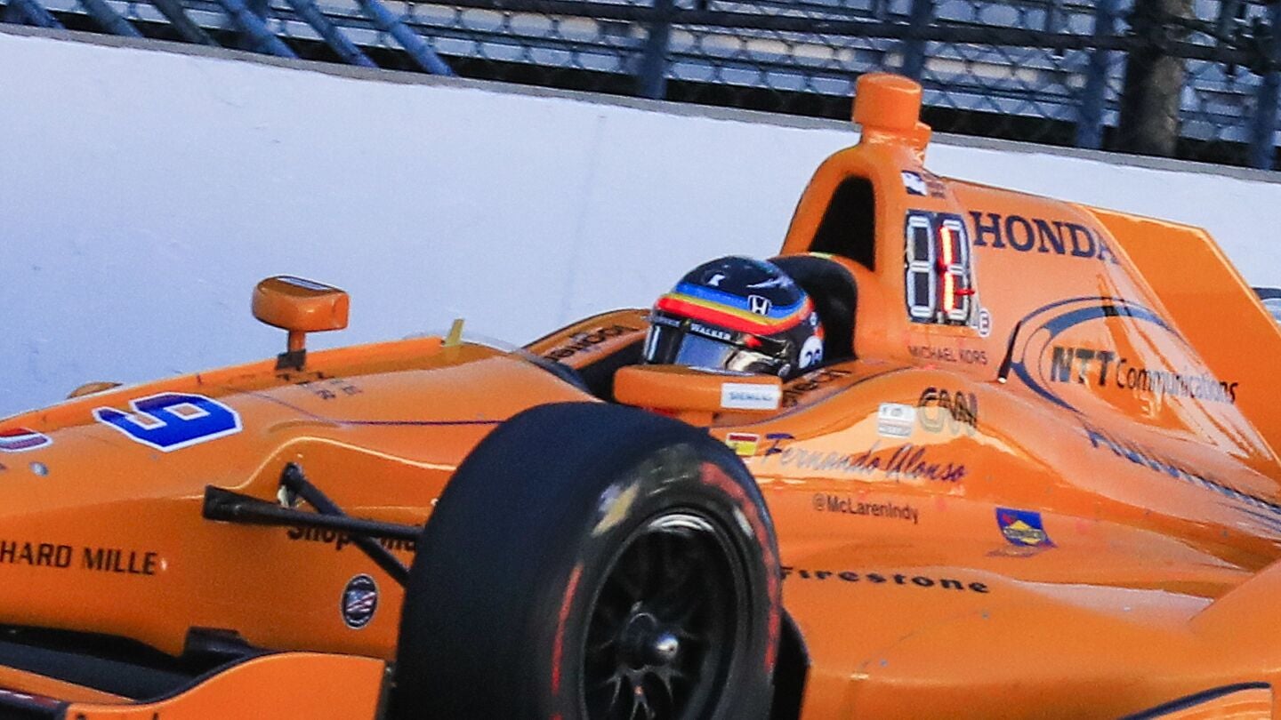 Fernando Alonso, en el &oacute;valo de Indian&aacute;polis