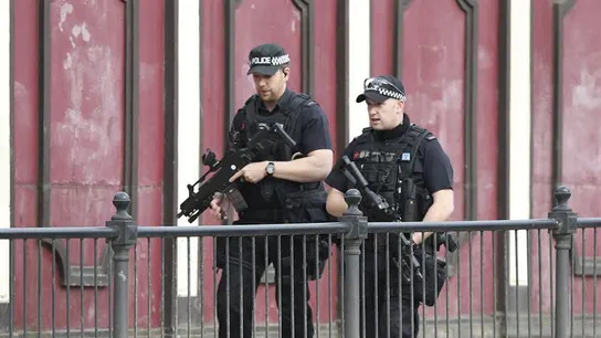 Policías patrullan los alrededores del Manchester Arena Policías patrullan los alrededores del Manchester Arena