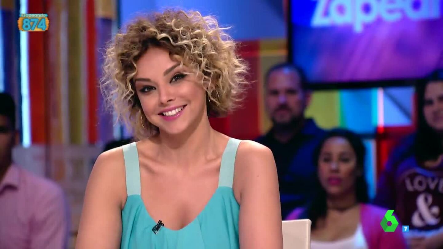 Chenoa sorprende con su look