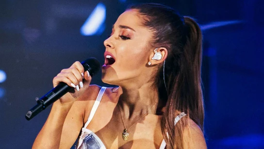 Fotografía de archivo de la cantante estadounidense Ariana Grande Fotografía de archivo de la cantante estadounidense Ariana Grande