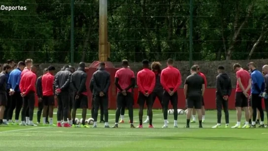 El United guarda un minuto de silencio por las víctimas del Mánchester Arena El United guarda un minuto de silencio por las víctimas del Mánchester Arena