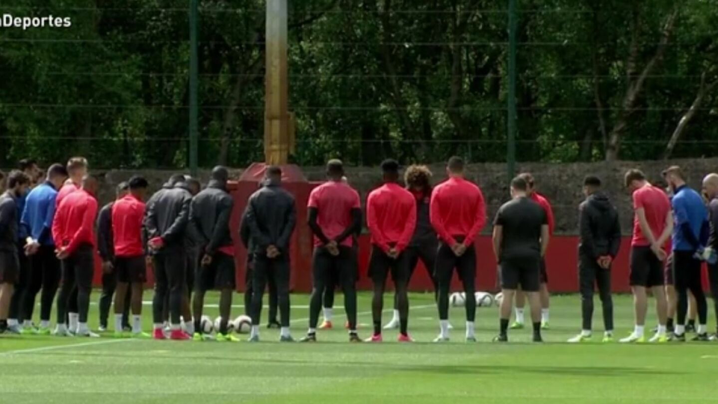 El United guarda un minuto de silencio por las v&iacute;ctimas del M&aacute;nchester Arena