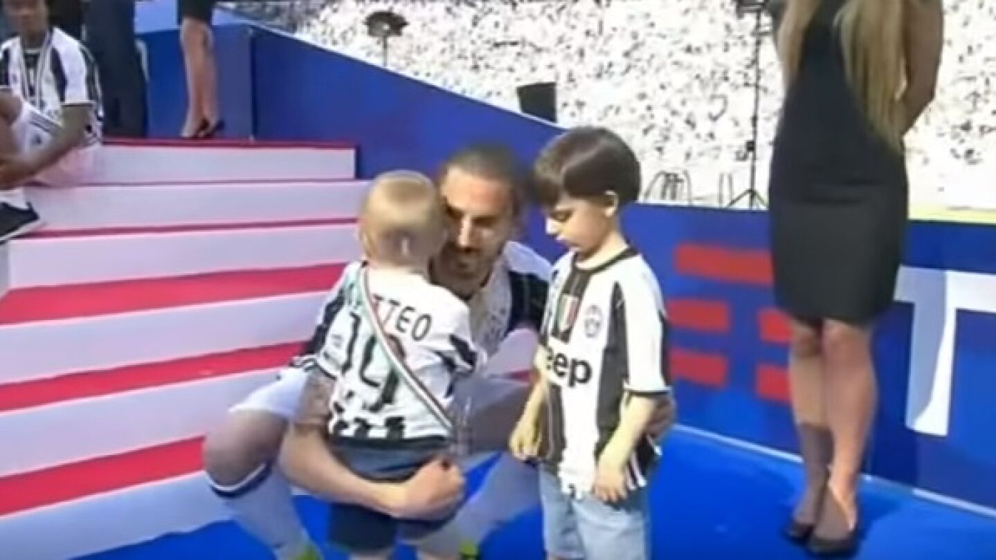 Bonucci con sus hijos en la celebraci&oacute;n de la Juventus